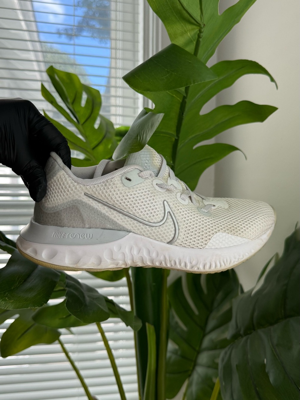 Nike Women's Light Grey and White Renew Running Sneakers